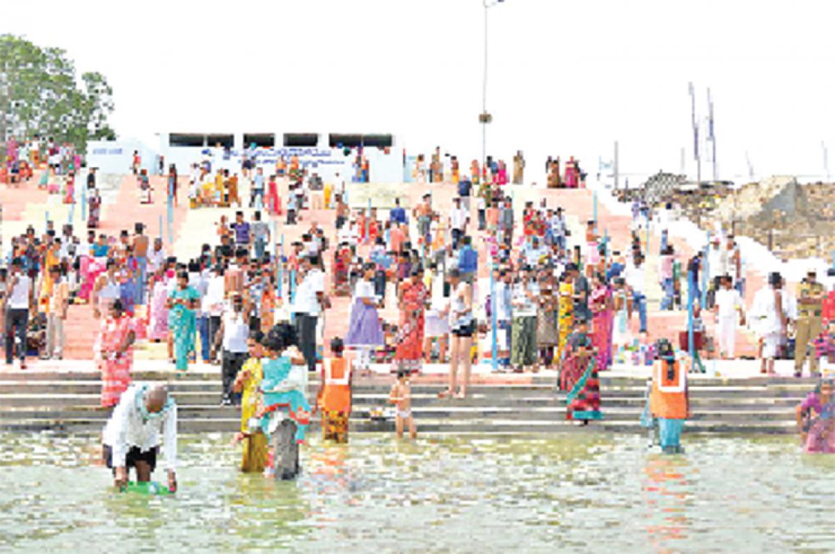 75,000 devotees take holy dip in Nizamabad district